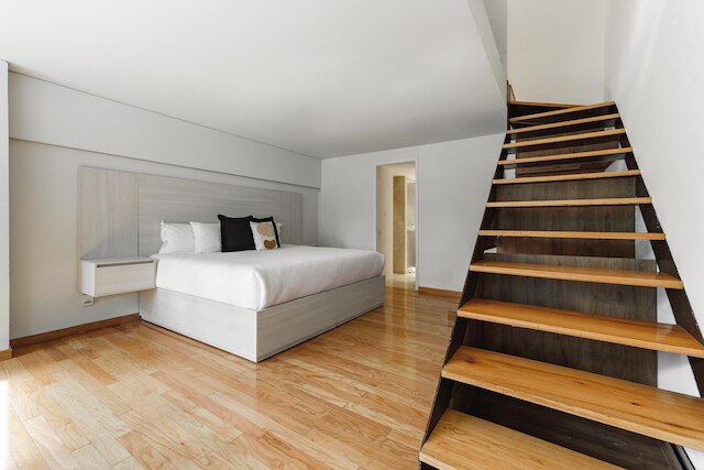 ホラシオ1411バイ・ナヤ・ホームズ