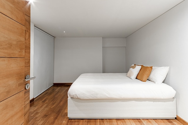 ホラシオ1411バイ・ナヤ・ホームズ