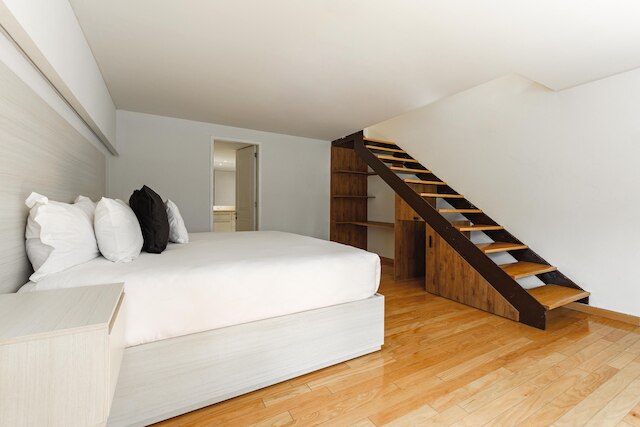 ホラシオ1411バイ・ナヤ・ホームズ