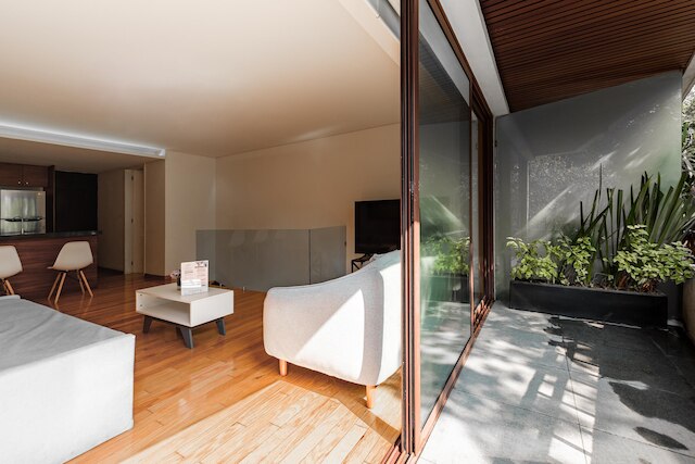 ホラシオ1411バイ・ナヤ・ホームズ