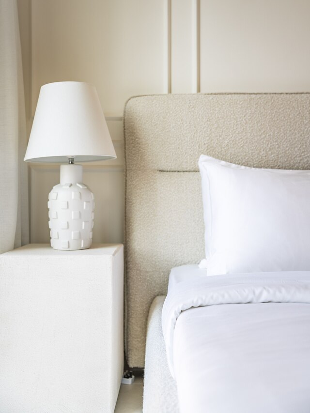 エロクエント・アップスケール・ウィズ・ブレステーキング・ブルジ