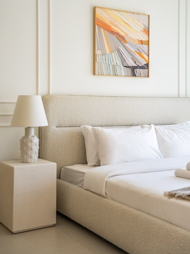 エロクエント・アップスケール・ウィズ・ブレステーキング・ブルジ