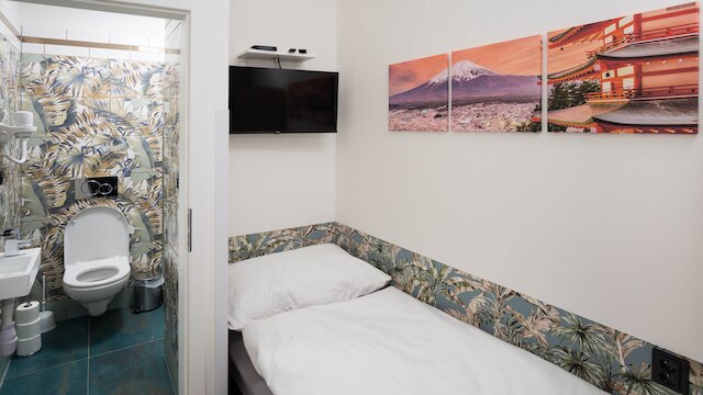 アパートメント コンチネンツ バイ トレイン & バス ストリート