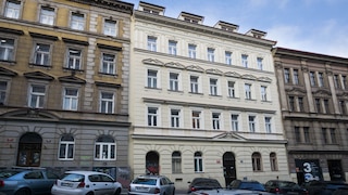 アパートメント コンチネンツ バイ トレイン & バス ストリート