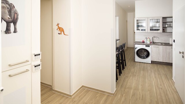 アパートメント コンチネンツ バイ トレイン & バス ストリート