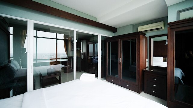 ホームリーな1BRアパートメントアットアリヤドゥタレジデンススラバヤ