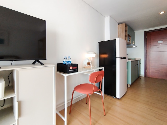 メトロポリタンスタジオルームアパートメントタマンサリテラレジデンス