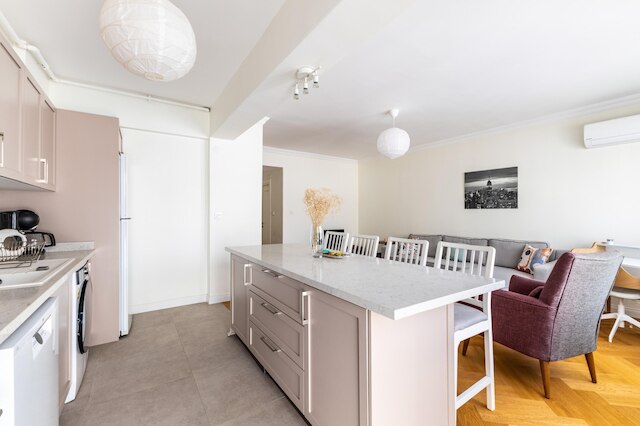 モダ桟橋まで5分のシックなフラット