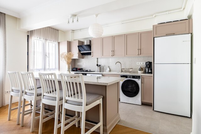 モダ桟橋まで5分のシックなフラット