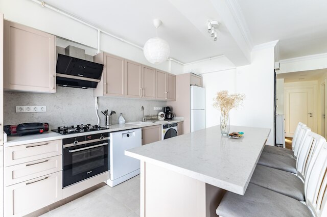 モダ桟橋まで5分のシックなフラット