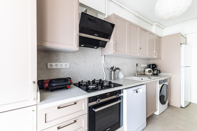 モダ桟橋まで5分のシックなフラット