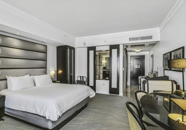 フォンテーヌブローリゾートプール&オーシャンビュー