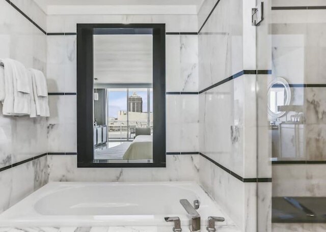 フォンテーヌブローリゾートプール&オーシャンビュー