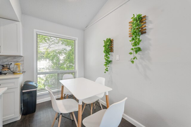 プライム ソコ コンフィ 2 ベッドルーム キング スイート ウィズ プール パーキング