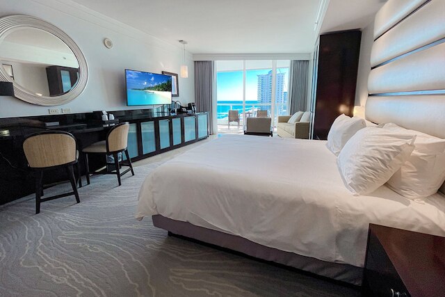 フォンテンブローオーシャンプラスベイアンドシティビュー