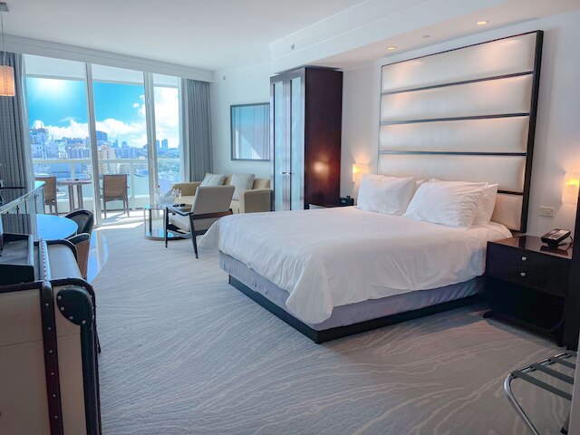 フォンテンブローオーシャンプラスベイアンドシティビュー