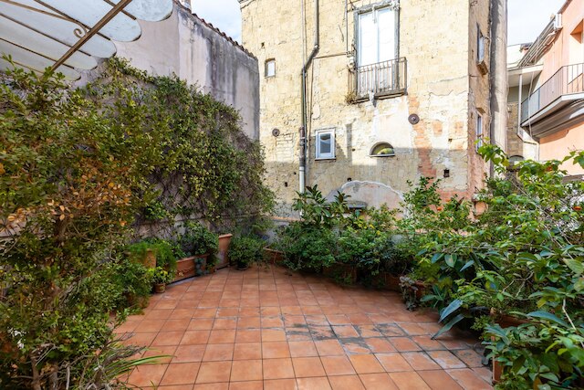 歴史的なセンターでテラス付きの魅力的な家