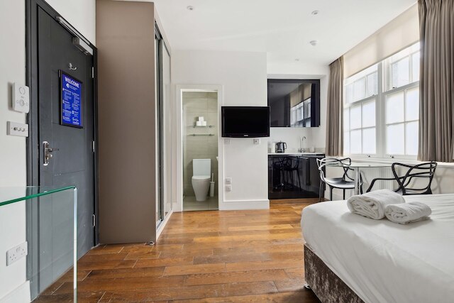 ロンドン コレクション ゴールデン スクエア