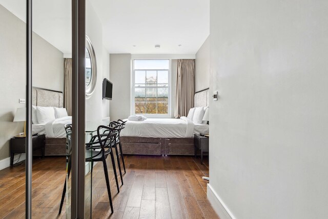 ロンドン コレクション ゴールデン スクエア