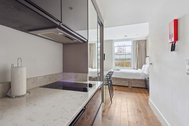 ロンドン コレクション ゴールデン スクエア