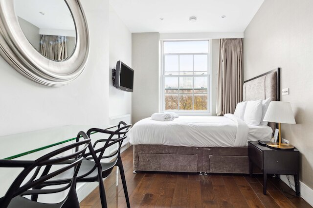 ロンドン コレクション ゴールデン スクエア