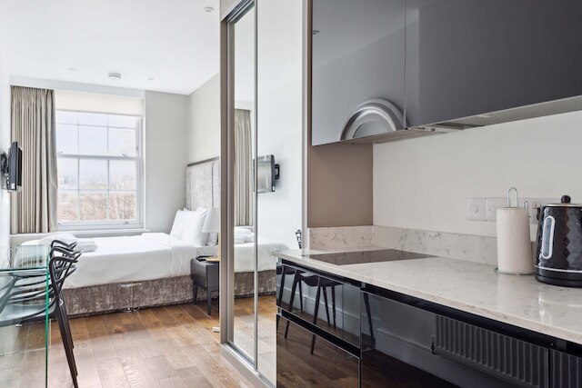 ロンドン コレクション ゴールデン スクエア