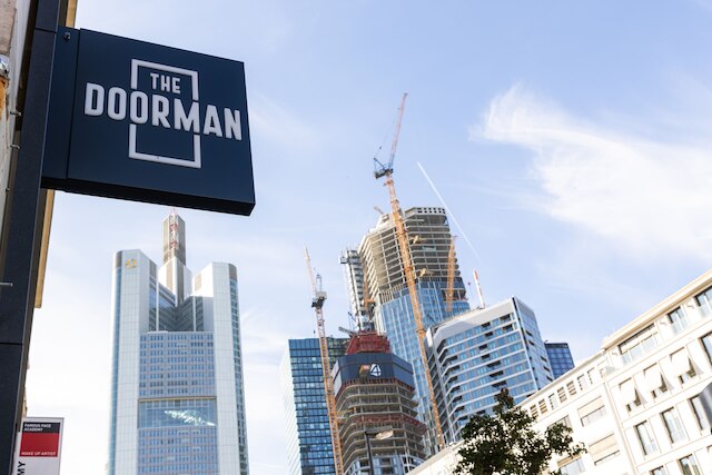 ドアマンゲーテホテル