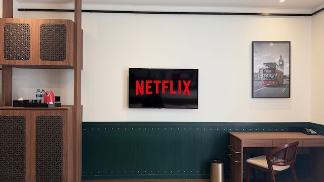 アシュリー・トゥグ・タニ・メンテング