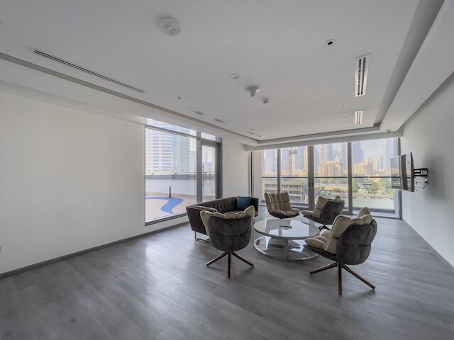 スターリング・イースト ニア ドバイ モール ブルジュハリファ