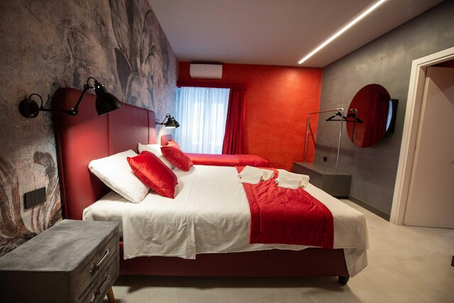 ナポリのレッドダイヤモンド