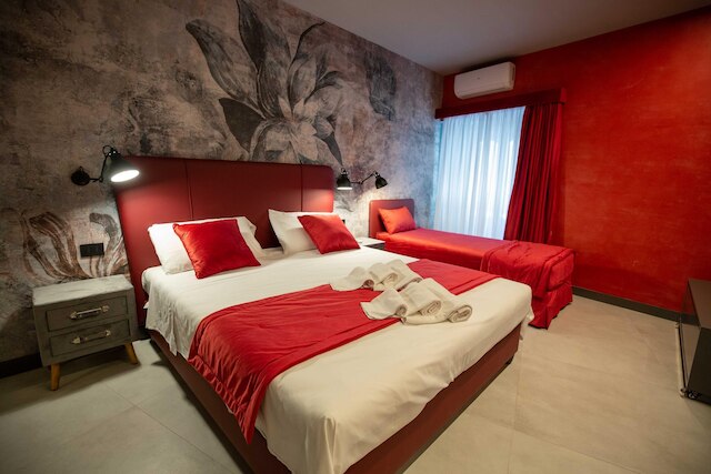 ナポリのレッドダイヤモンド