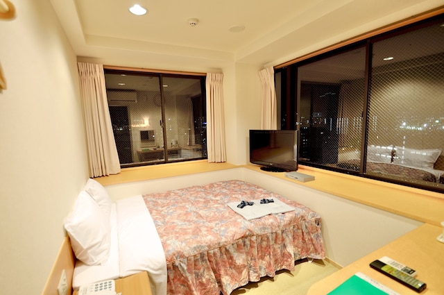 広島駅前ユニバーサルホテル新幹線口右