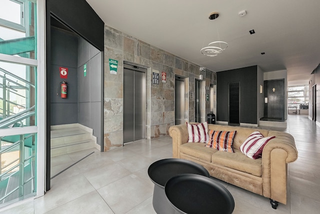 コヨアカン近くの混合部屋のベッド