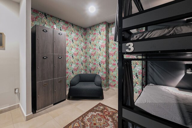 コヨアカン近くの混合部屋のベッド