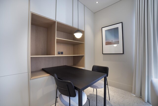 アップサイドリビングビジネストラベルのエグゼクティブスタジオ