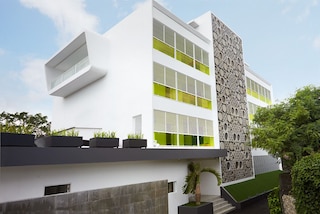 ルナ 2 スミニャック バイ プレミア ホスピタリティ アジア