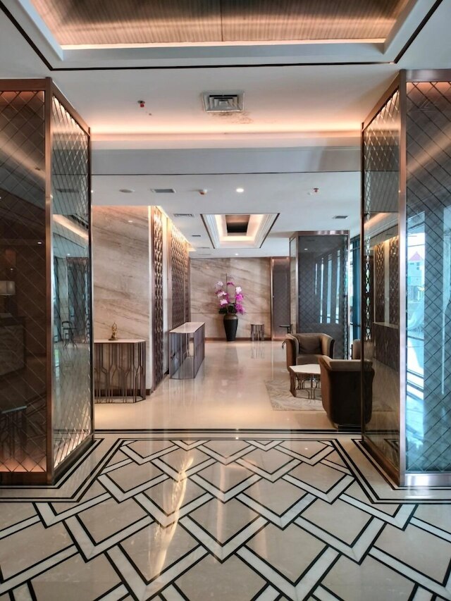 マイスターシュタット・ポルックス・ハビビエ・パラムマンション