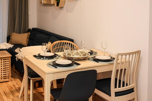 ロコ イン ワルシャワ ウィズ 1 ベッドルームズ アンド 1 バスルームズ