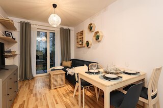 ロコ イン ワルシャワ ウィズ 1 ベッドルームズ アンド 1 バスルームズ