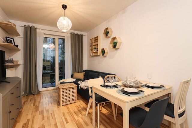 ロコ イン ワルシャワ ウィズ 1 ベッドルームズ アンド 1 バスルームズ