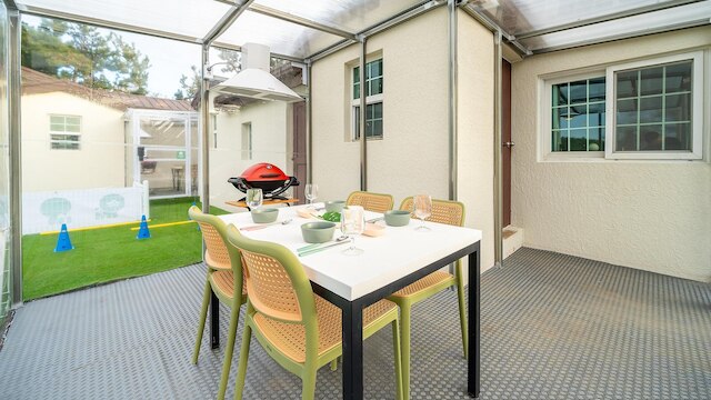 Jeju Dangdangi Dog Pension Black