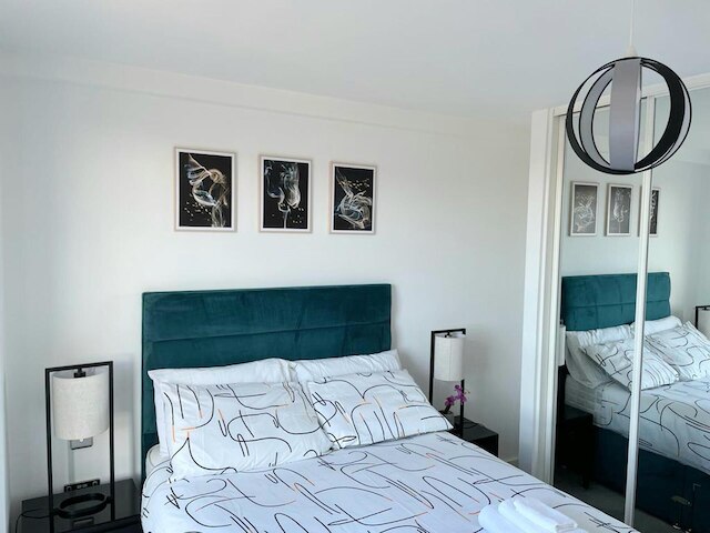 1B ステップス トゥ ユニ & スタジアム - WiFi、ブレッキー、ネットフリックス