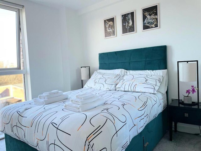 1B ステップス トゥ ユニ & スタジアム - WiFi、ブレッキー、ネットフリックス