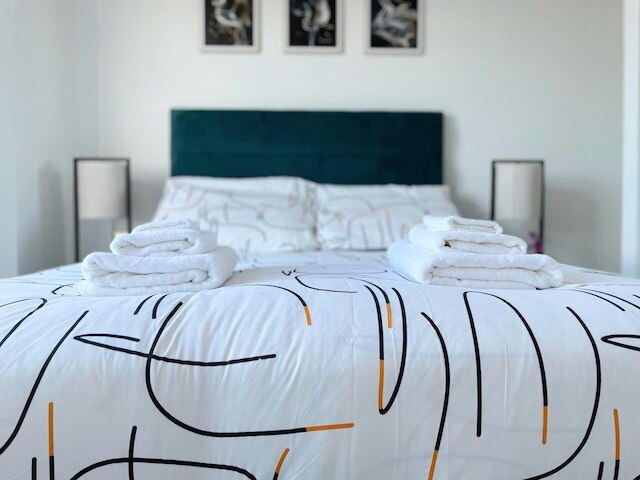 1B ステップス トゥ ユニ & スタジアム - WiFi、ブレッキー、ネットフリックス