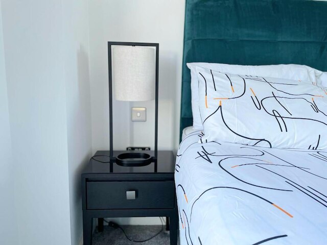 1B ステップス トゥ ユニ & スタジアム - WiFi、ブレッキー、ネットフリックス