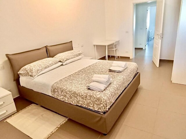 ヴィラ・ローラ、完成した現代的な家具、都市のグリーンオアシス