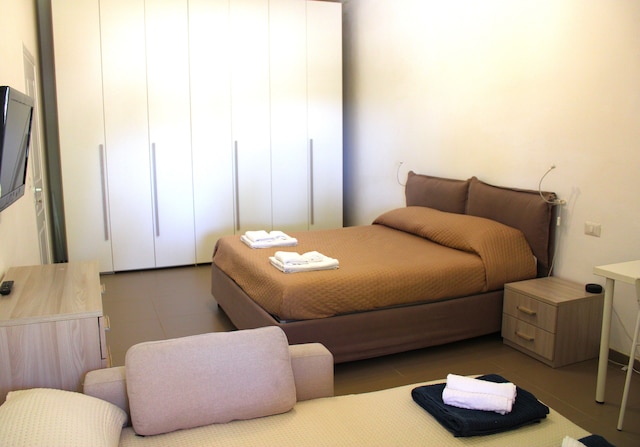 ヴィラ・ローラ、完成した現代的な家具、都市のグリーンオアシス