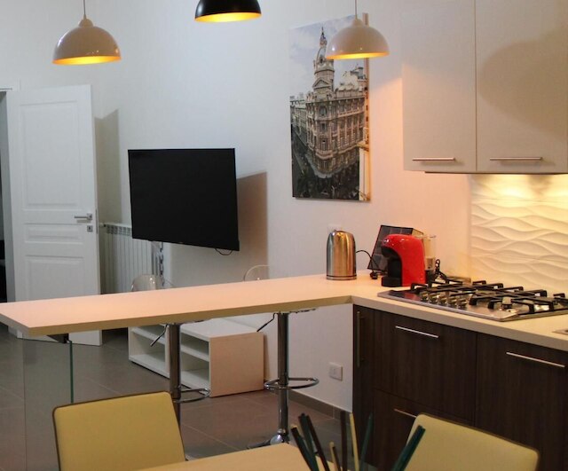 ヴィラ・ローラ、完成した現代的な家具、都市のグリーンオアシス