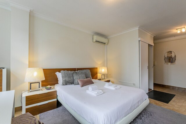 スタニング クレリゴス デュプレックス アパートメント イン ザ ハート オブ ポルト