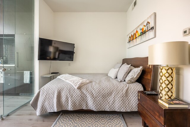 チャーミングヨークビルコンド